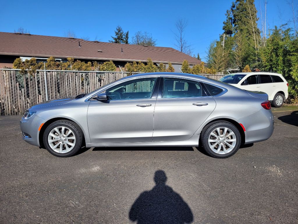 2015 Chrysler 200 Image 2