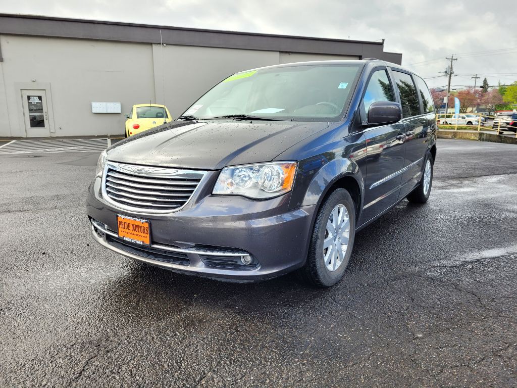 2016 Chrysler Town & Country Image 1