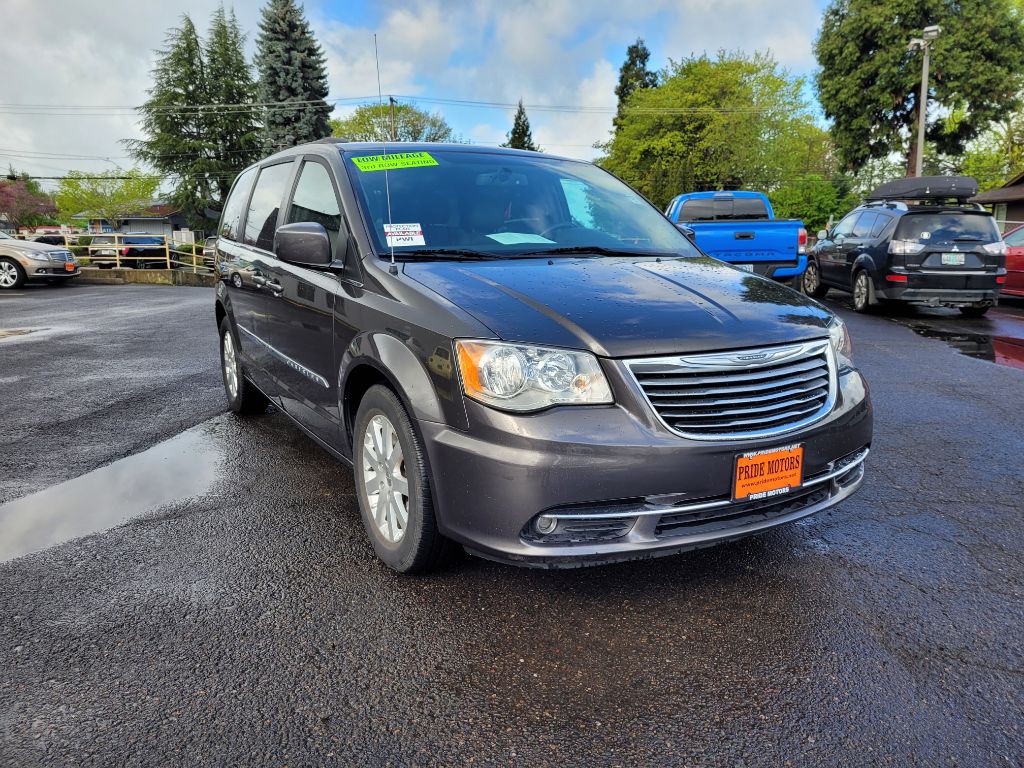 2016 Chrysler Town & Country Image 4