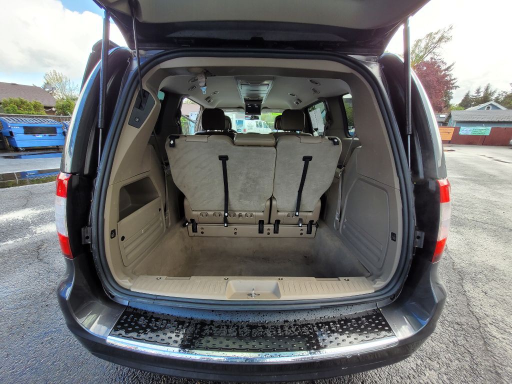 2016 Chrysler Town & Country Image 17