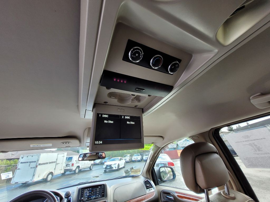 2016 Chrysler Town & Country Image 18