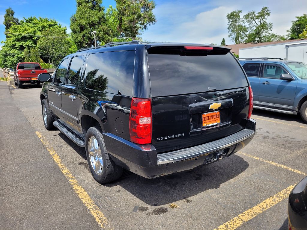 2014 Chevrolet Suburban Image 3