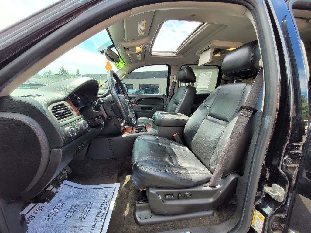 2014 Chevrolet Suburban Image 8