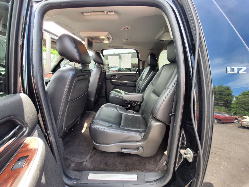 2014 Chevrolet Suburban Image 9