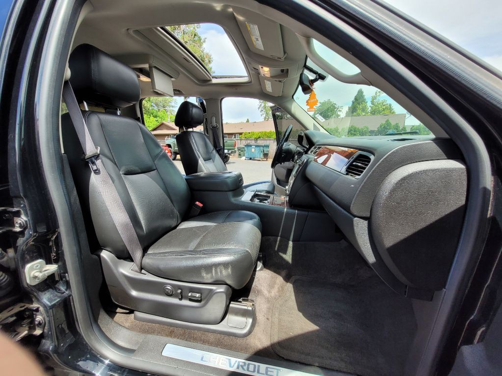 2014 Chevrolet Suburban Image 10