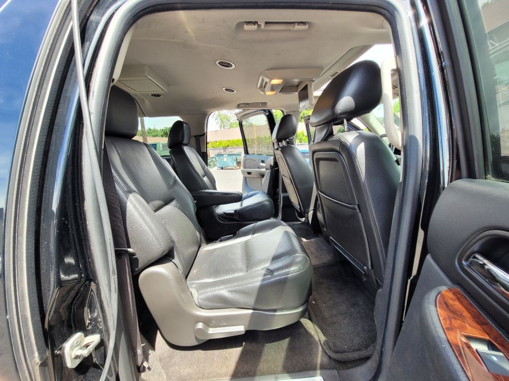 2014 Chevrolet Suburban Image 11