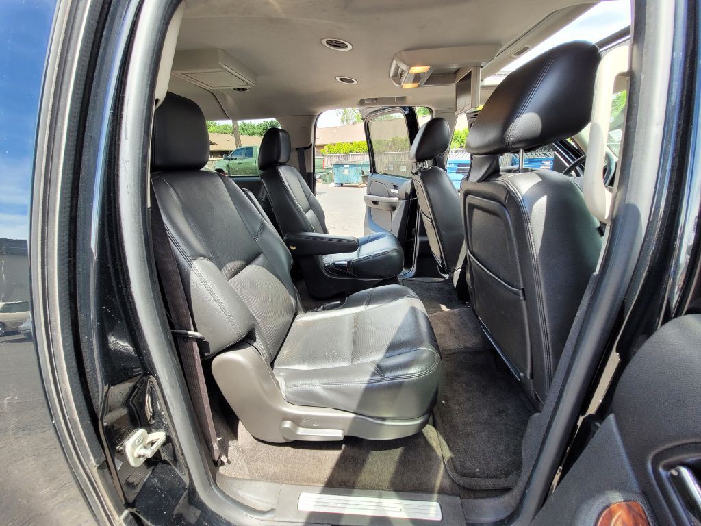 2014 Chevrolet Suburban Image 12