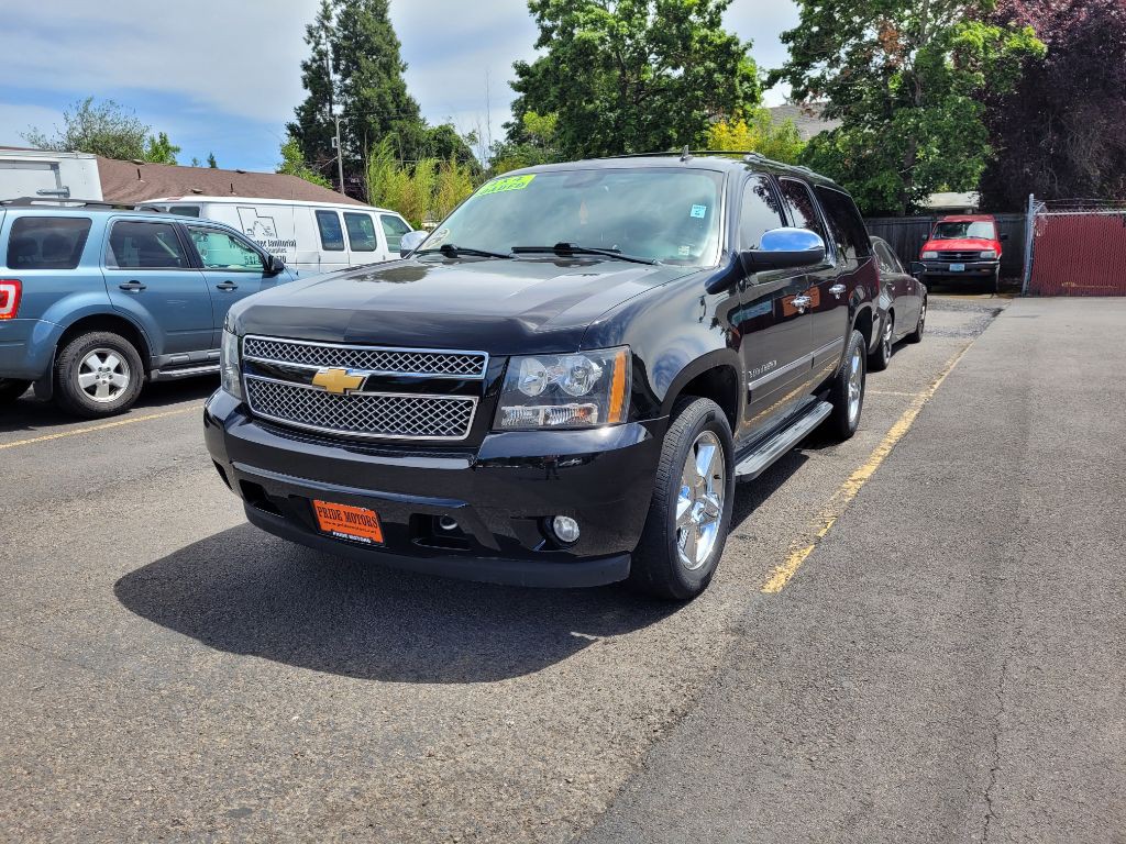 2014 Chevrolet Suburban Image 1