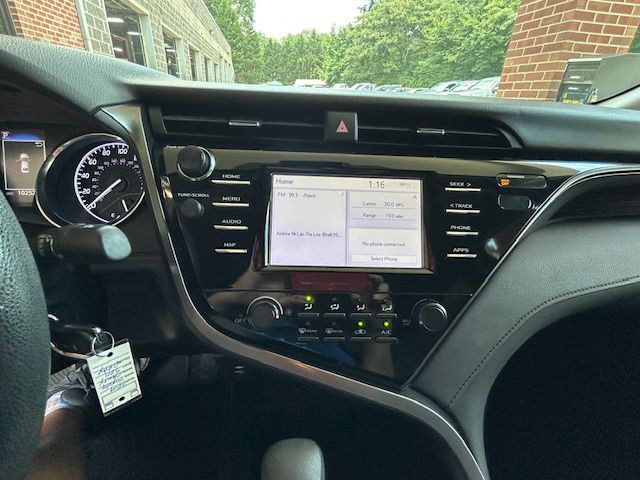 2019 Toyota Camry Image 18