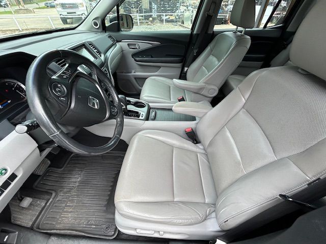 2017 Honda Ridgeline Image 10