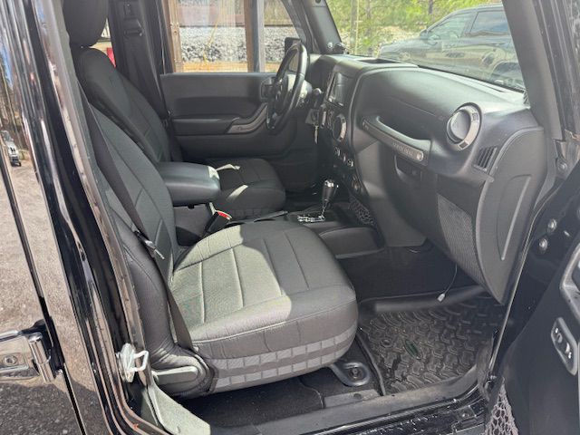 2013 Jeep Wrangler Unlimited Image 9