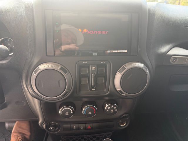 2013 Jeep Wrangler Unlimited Image 12