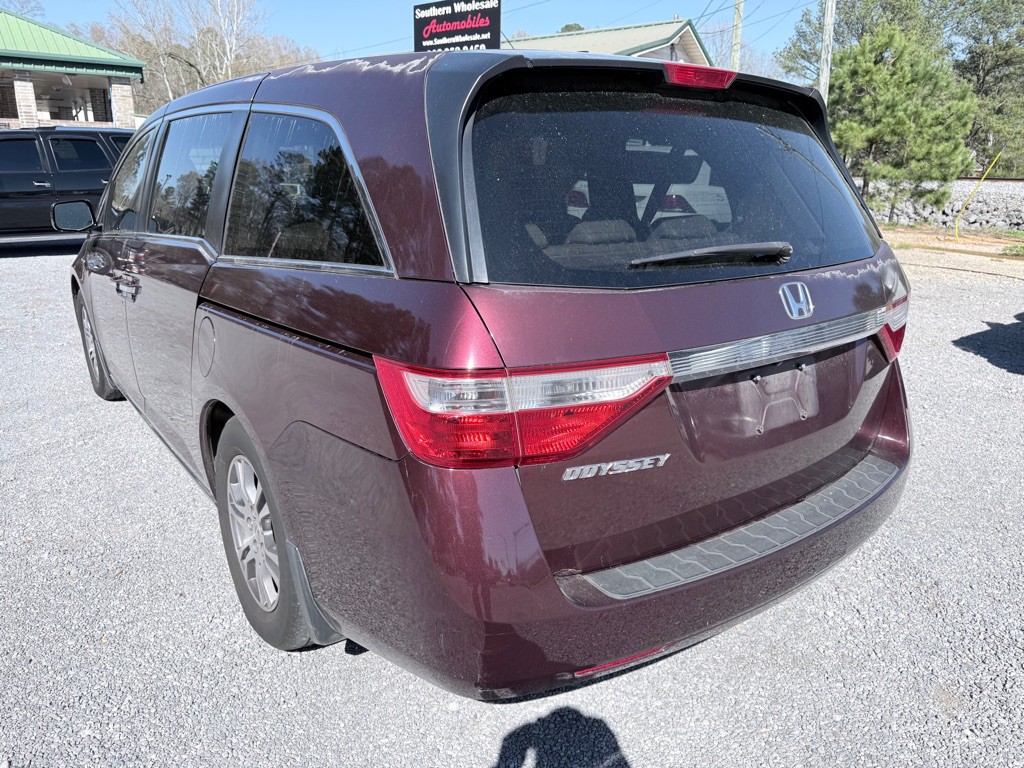 2011 Honda Odyssey Image 2