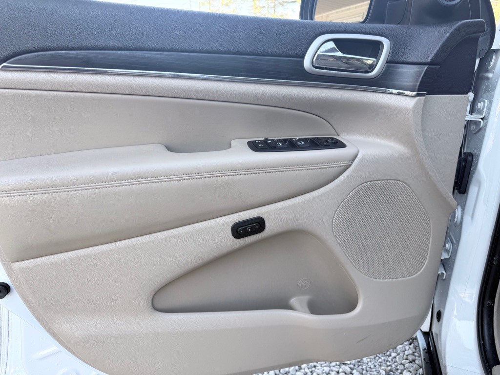 2020 Jeep Grand Cherokee Image 12