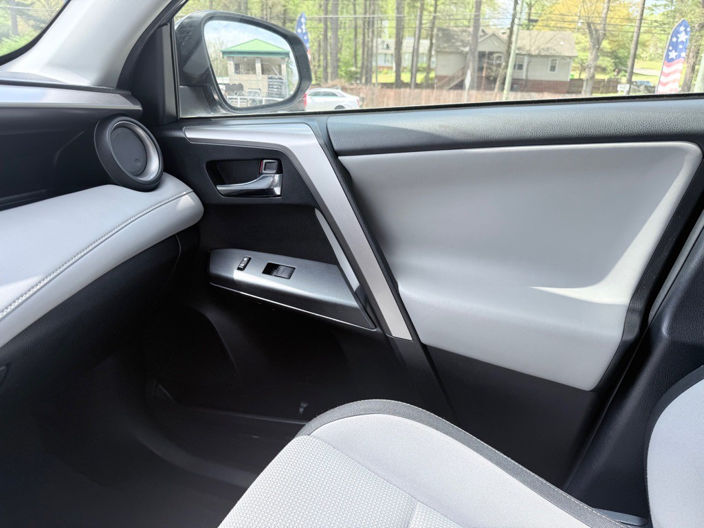 2018 Toyota Rav4 Image 15