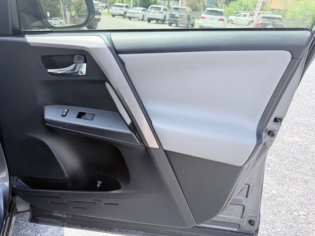 2018 Toyota Rav4 Image 21