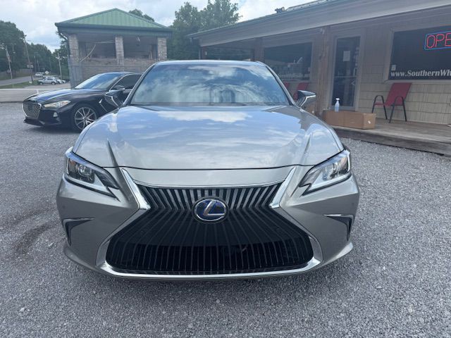 2021 Lexus ES Image 2
