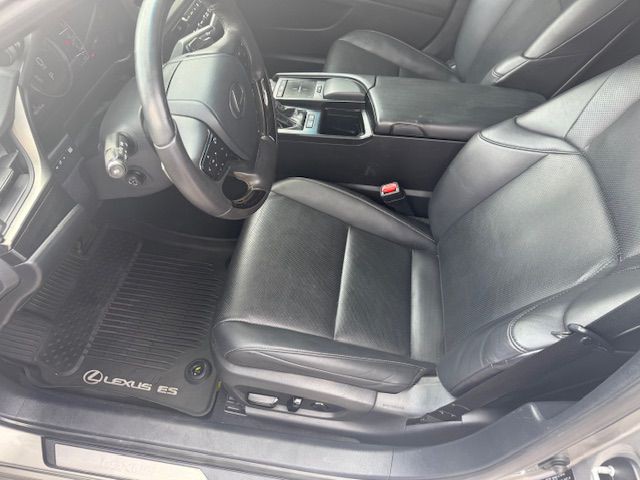 2021 Lexus ES Image 9