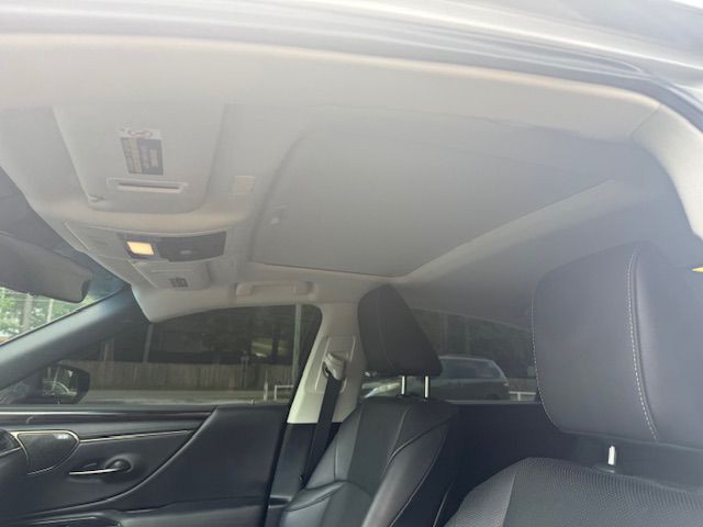 2021 Lexus ES Image 15