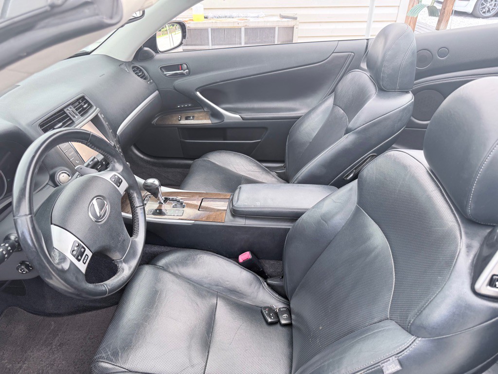 2013 Lexus IS Image 8