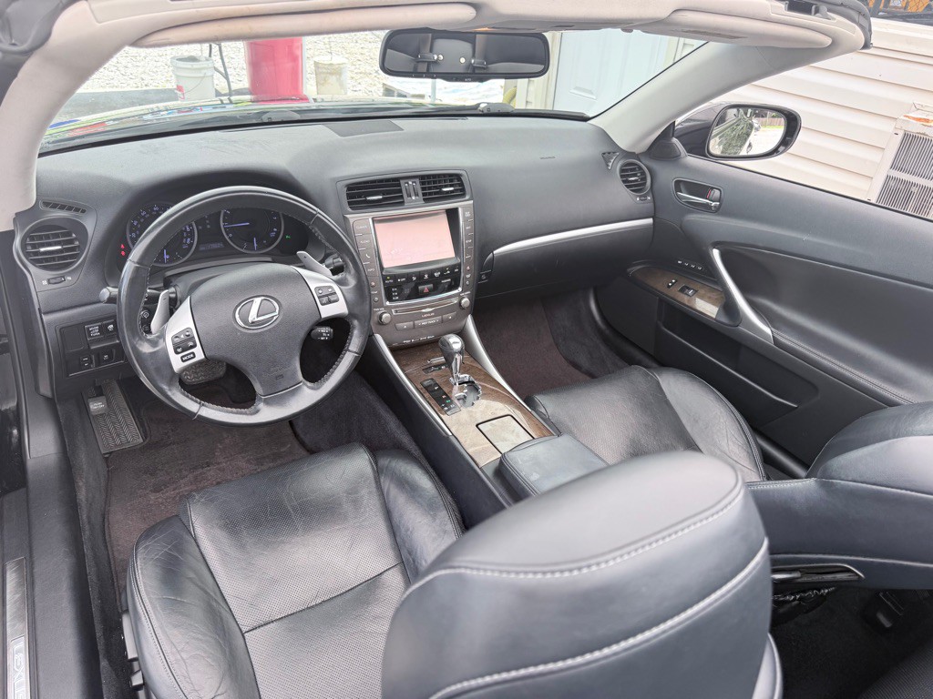 2013 Lexus IS Image 10