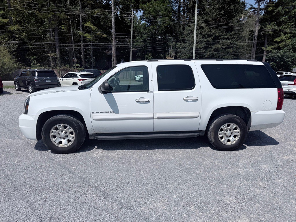 2007 GMC Yukon Image 2