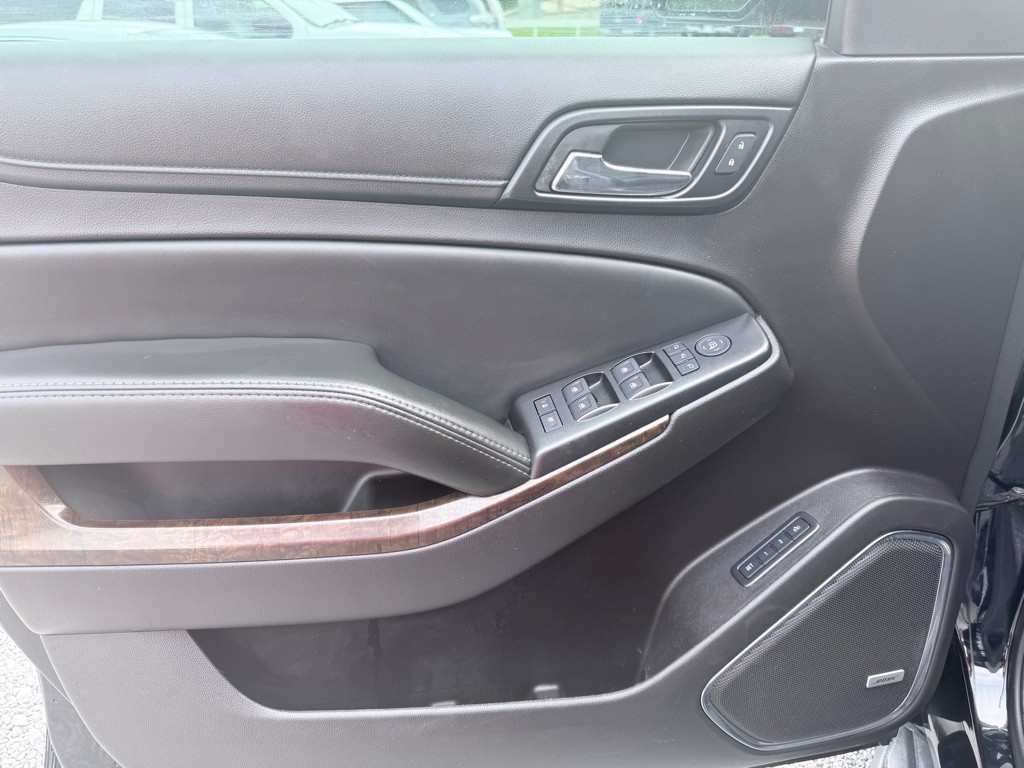 2016 Chevrolet Suburban Image 10