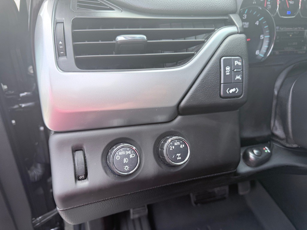 2016 Chevrolet Suburban Image 11