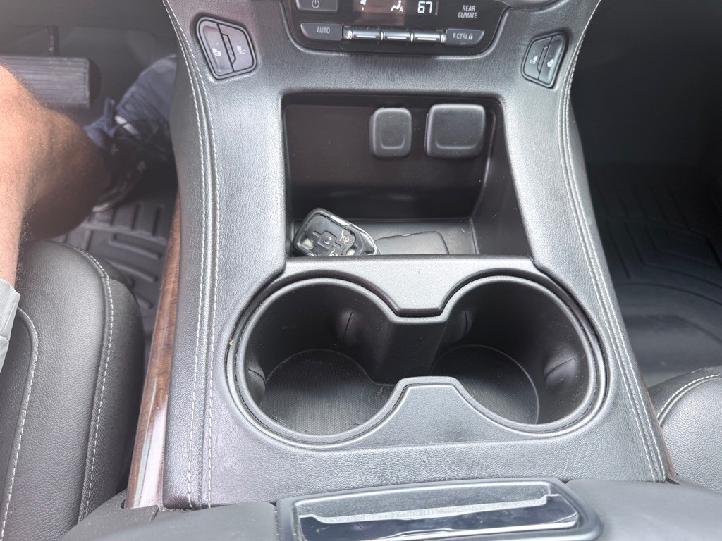 2016 Chevrolet Suburban Image 14