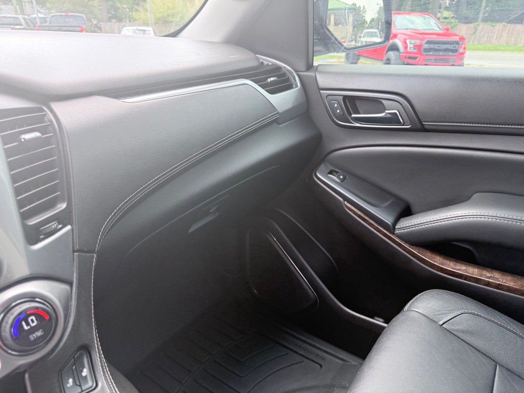 2016 Chevrolet Suburban Image 15