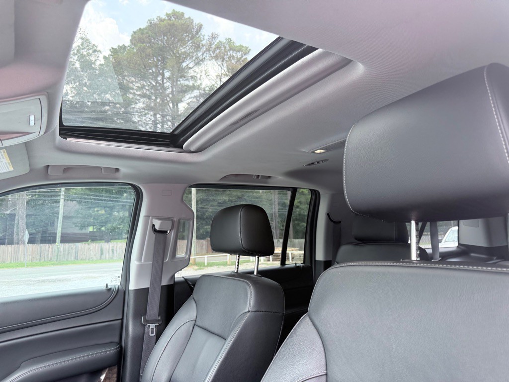 2016 Chevrolet Suburban Image 16