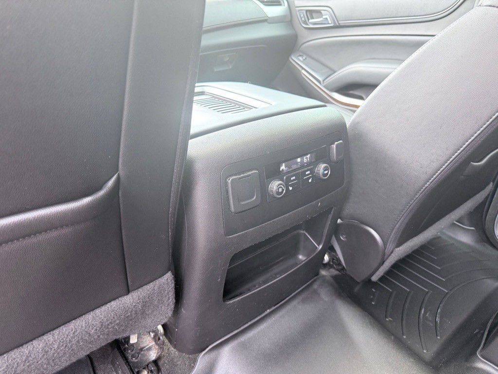 2016 Chevrolet Suburban Image 18