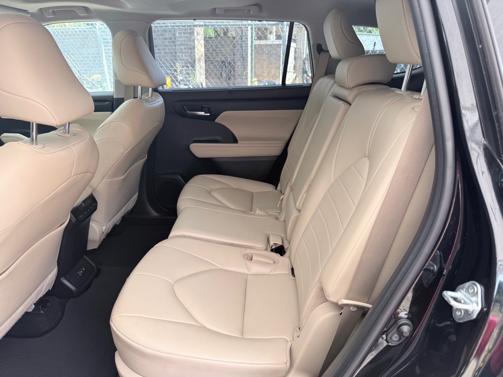 2023 Toyota Highlander Image 12