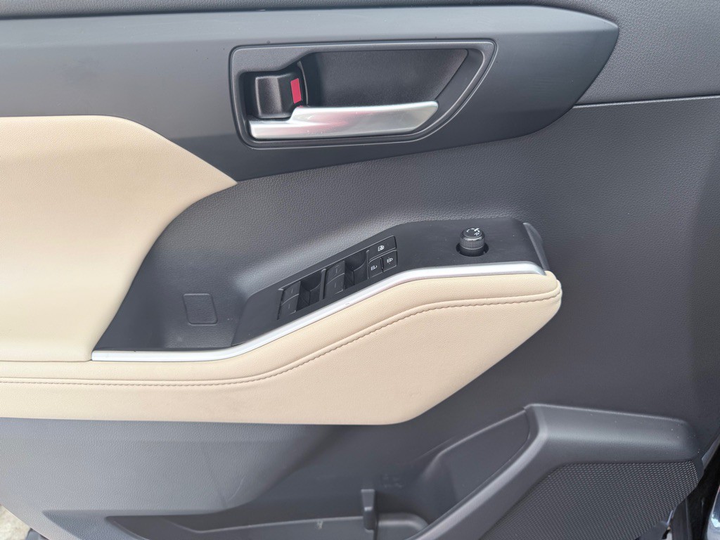 2023 Toyota Highlander Image 17