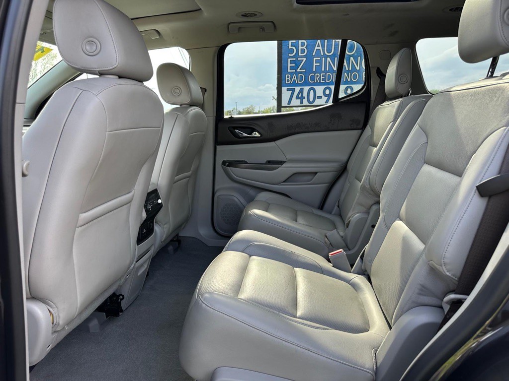 2017 GMC Acadia Image 11