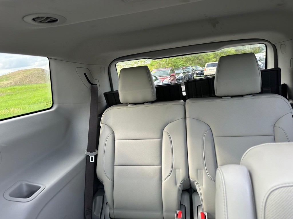 2017 GMC Acadia Image 12