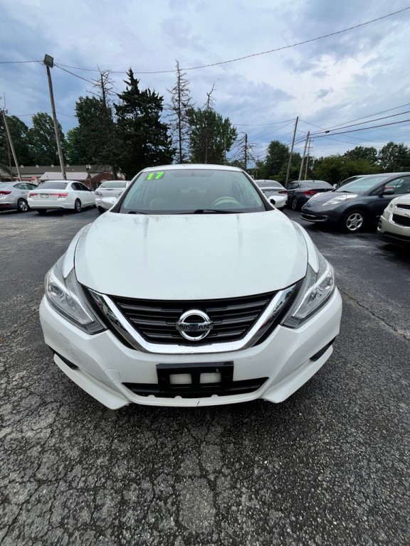 2017 Nissan Altima Image 2