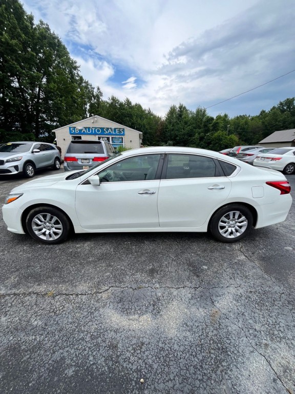 2017 Nissan Altima Image 4