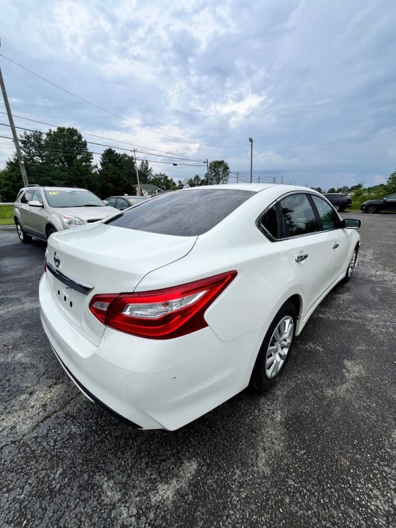 2017 Nissan Altima Image 7