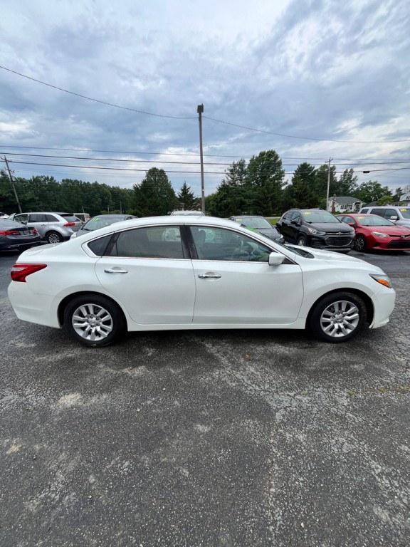 2017 Nissan Altima Image 8