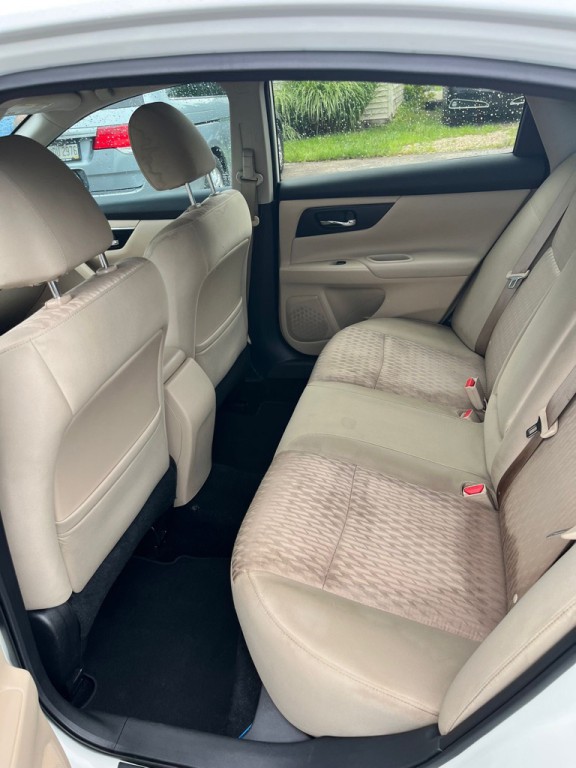 2017 Nissan Altima Image 9
