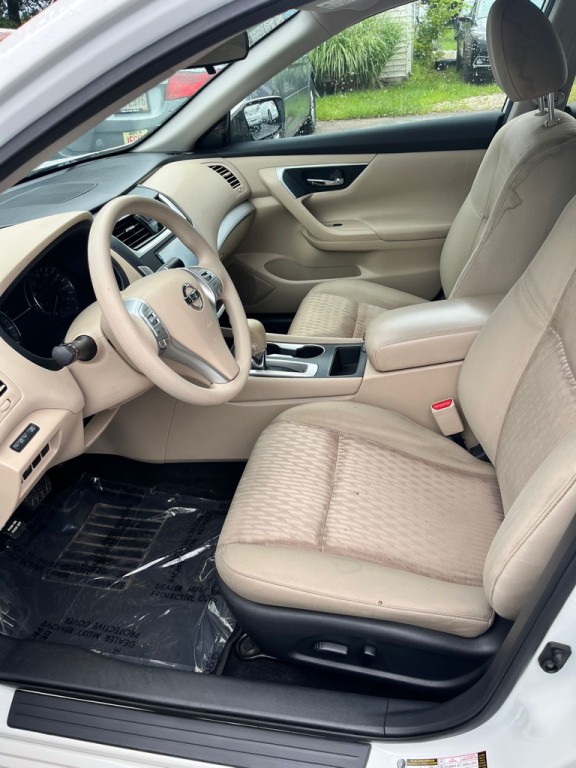 2017 Nissan Altima Image 10