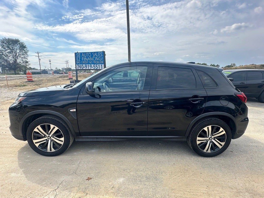 2020 Mitsubishi Outlander Image 2