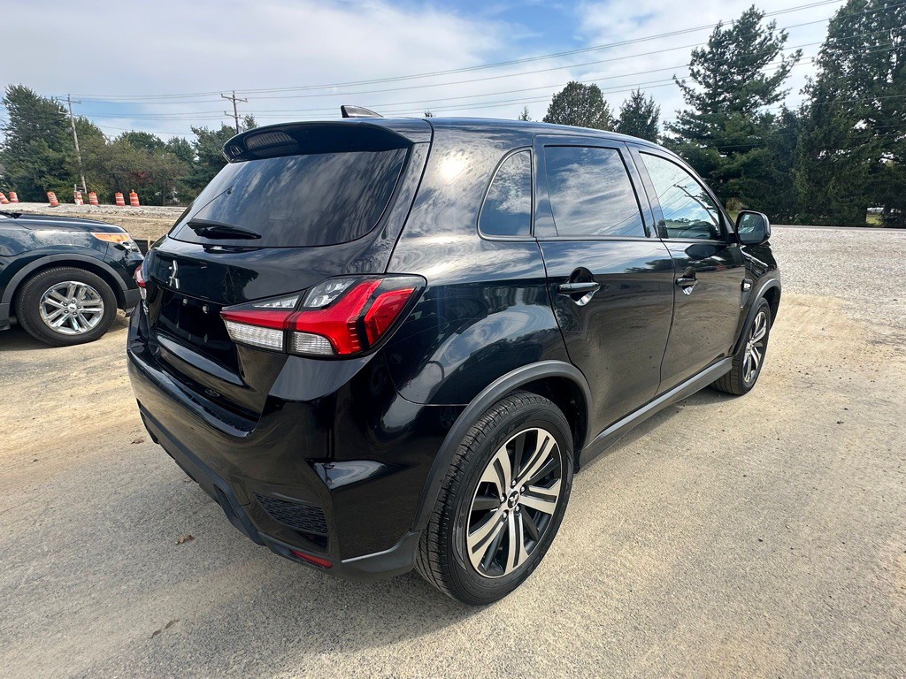 2020 Mitsubishi Outlander Image 3