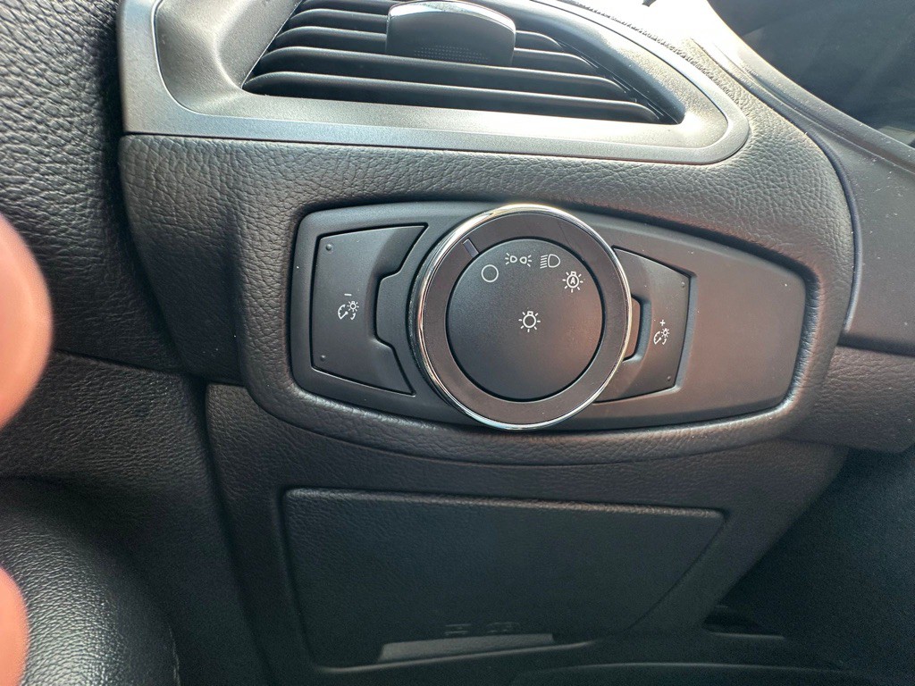 2018 Ford Edge Image 12