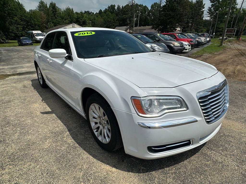 2014 Chrysler 300 Image 4