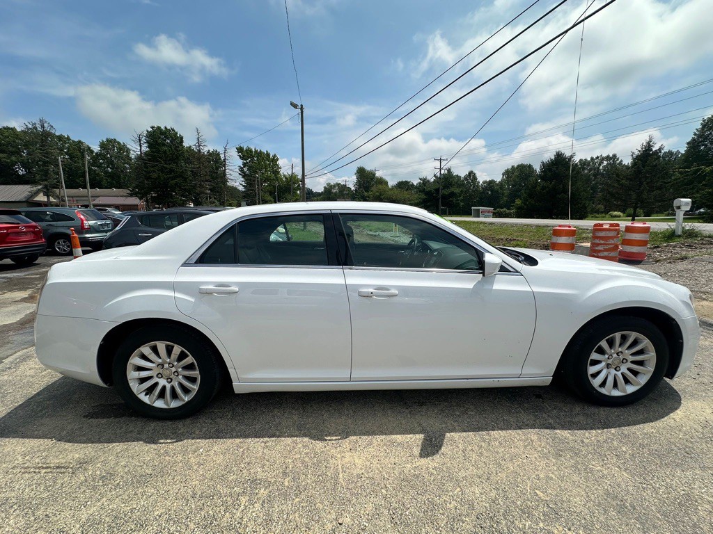 2014 Chrysler 300 Image 6