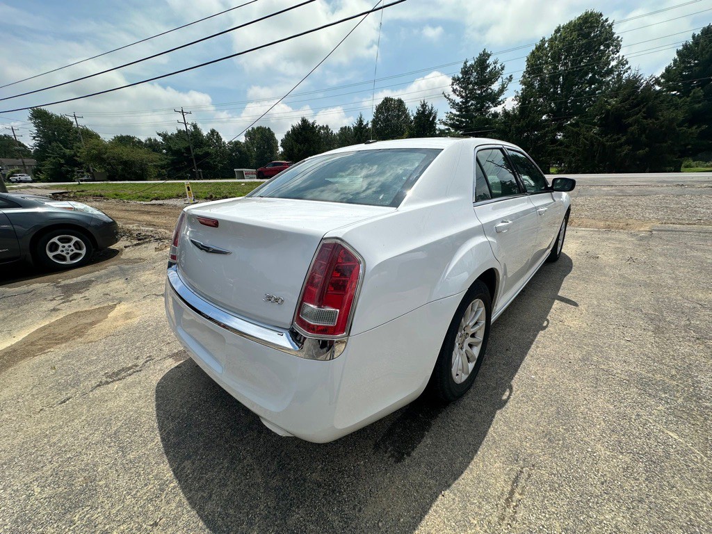 2014 Chrysler 300 Image 7