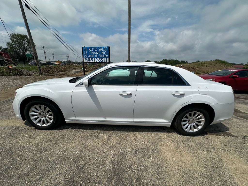 2014 Chrysler 300 Image 10