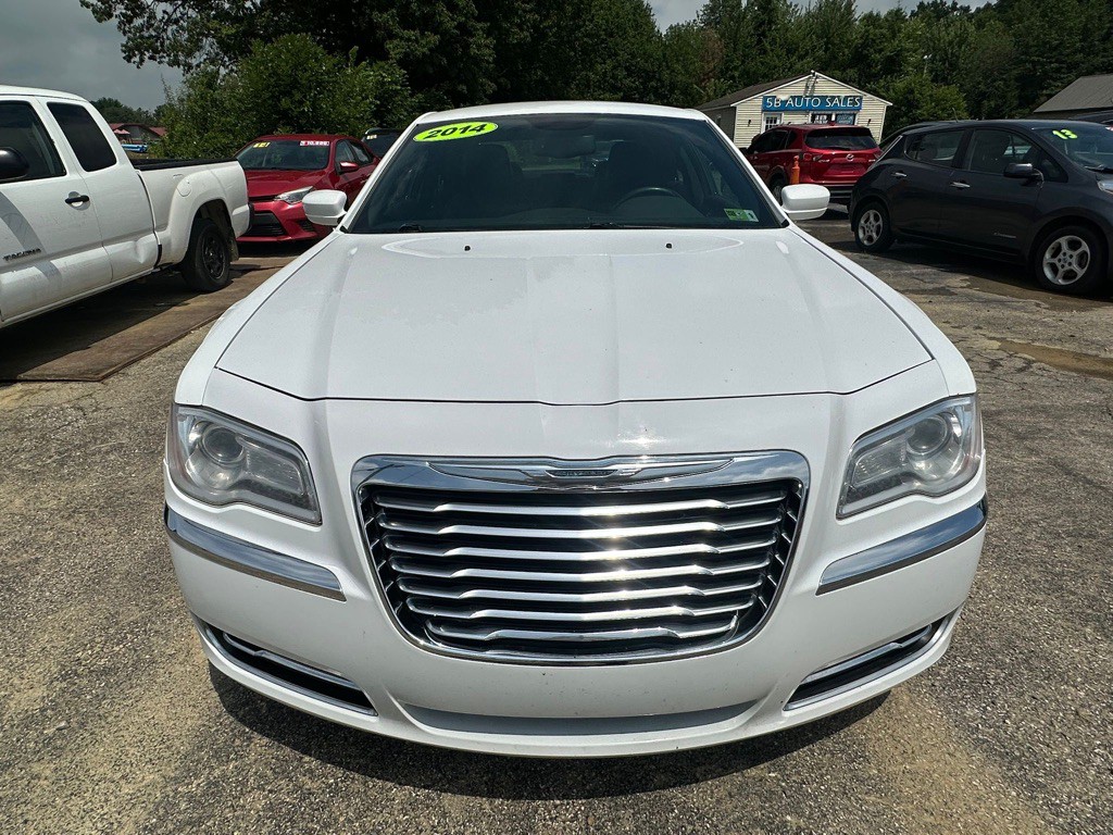 2014 Chrysler 300 Image 12
